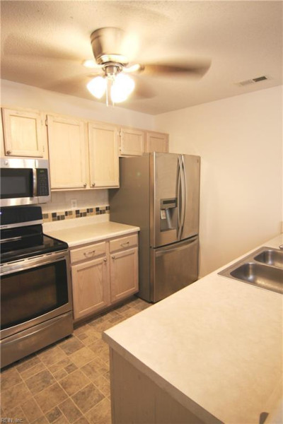 Photo 23 of 32 residential for sale in Chesapeake virginia