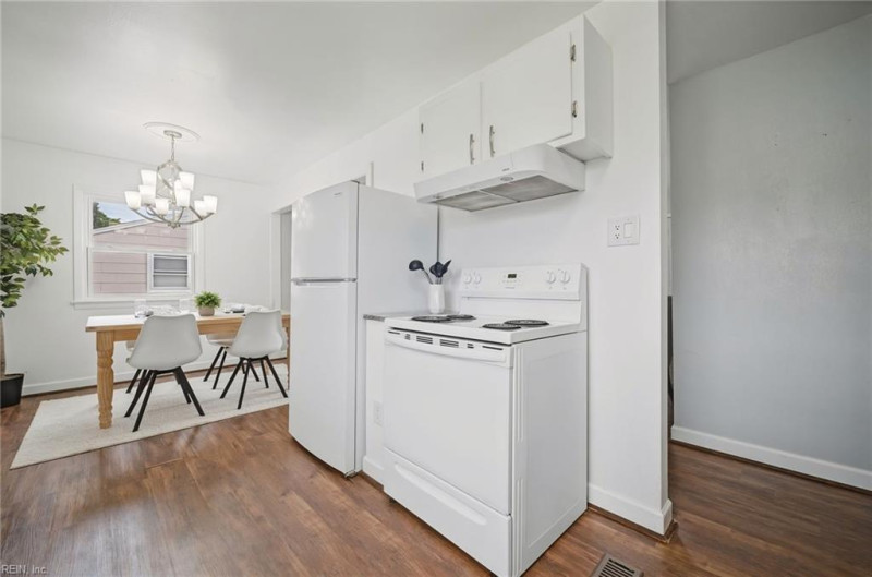 Photo 11 of 40 residential for sale in Hampton virginia