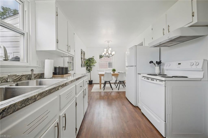 Photo 15 of 40 residential for sale in Hampton virginia