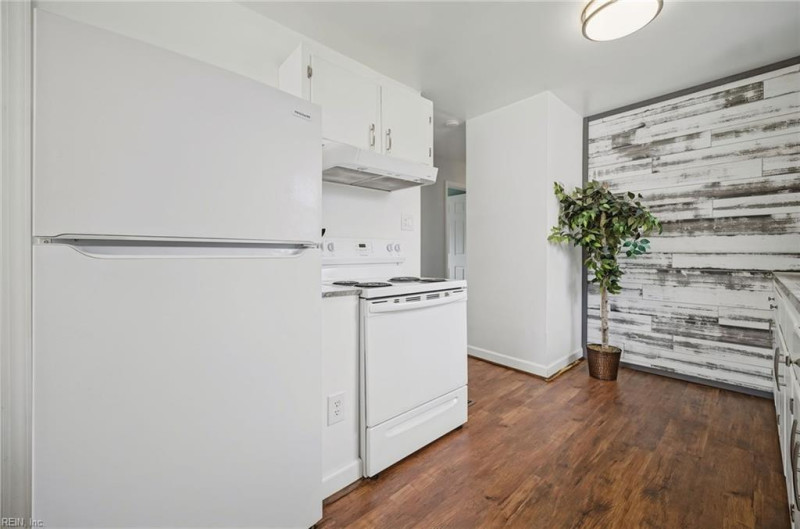 Photo 17 of 40 residential for sale in Hampton virginia
