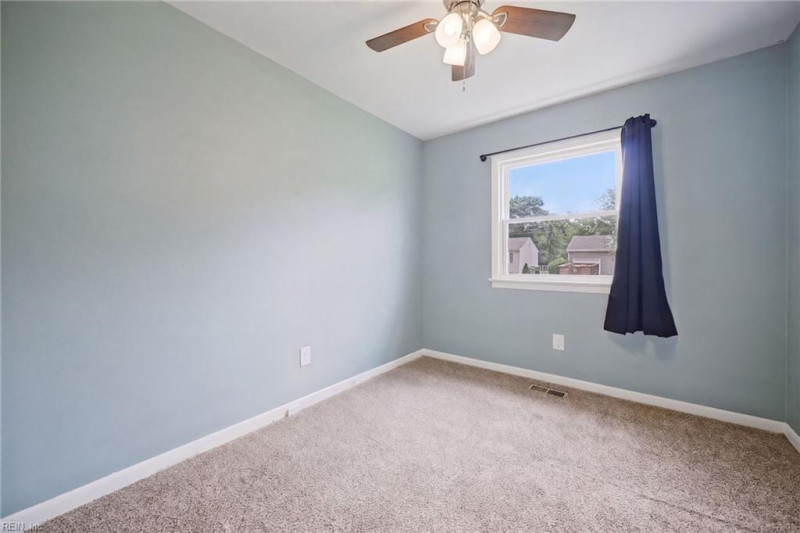 Photo 18 of 40 residential for sale in Hampton virginia