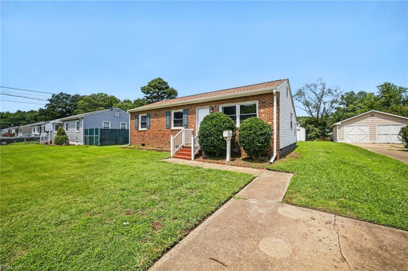 Photo 3 of 40 residential for sale in Hampton virginia