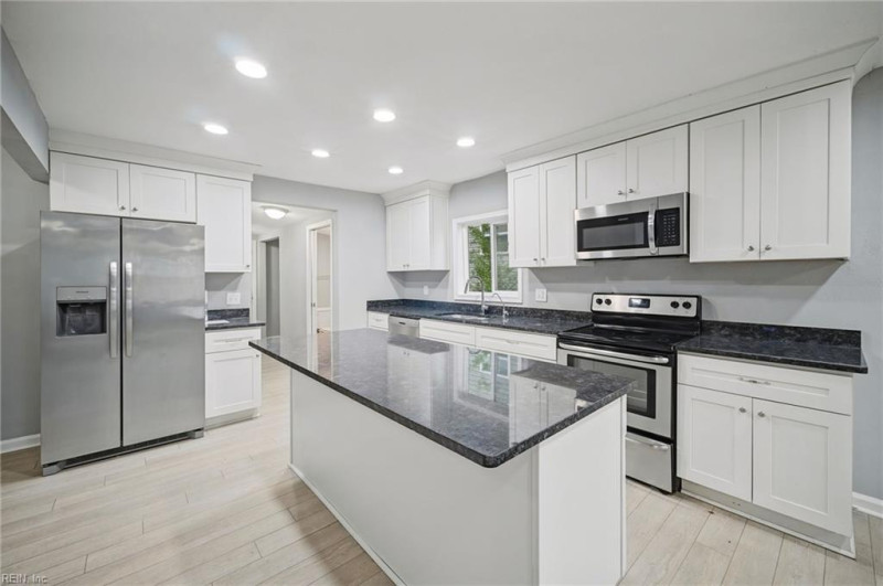 Photo 10 of 36 residential for sale in Portsmouth virginia