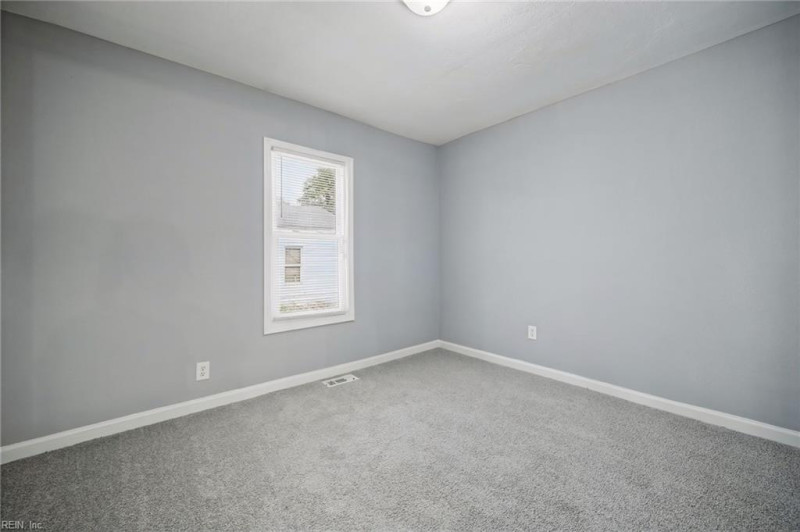 Photo 11 of 36 residential for sale in Portsmouth virginia