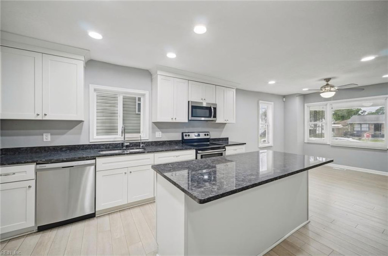 Photo 12 of 36 residential for sale in Portsmouth virginia