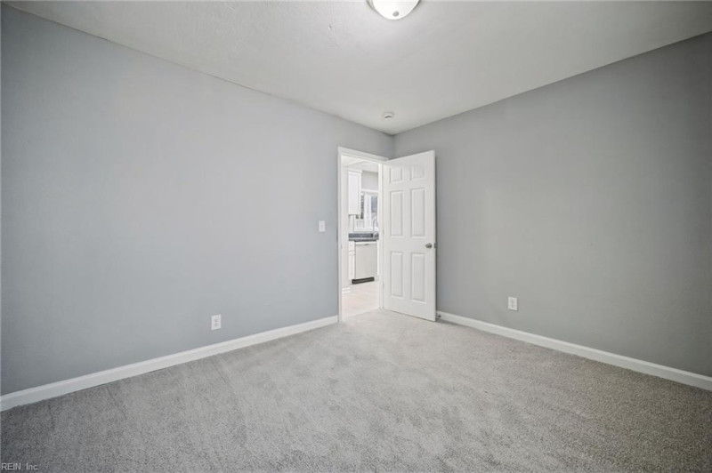 Photo 13 of 36 residential for sale in Portsmouth virginia
