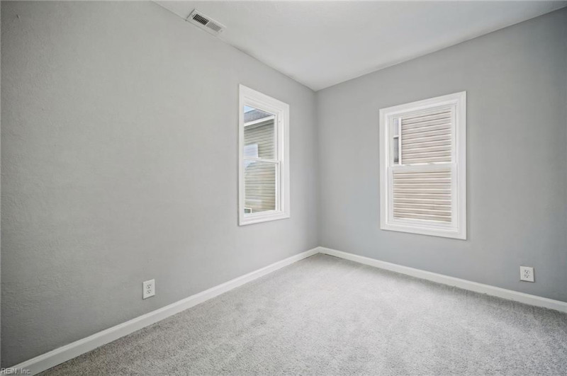 Photo 15 of 36 residential for sale in Portsmouth virginia
