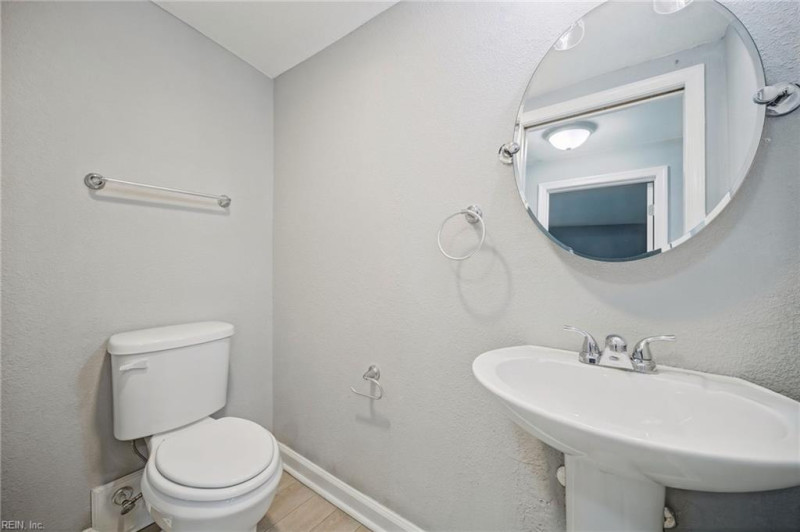 Photo 17 of 36 residential for sale in Portsmouth virginia