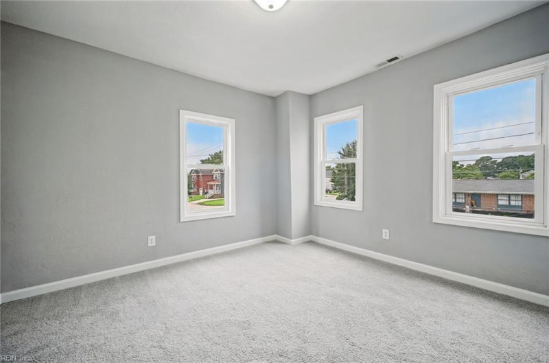 Photo 18 of 36 residential for sale in Portsmouth virginia