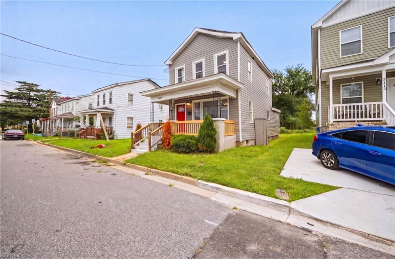 Photo 5 of 36 residential for sale in Portsmouth virginia