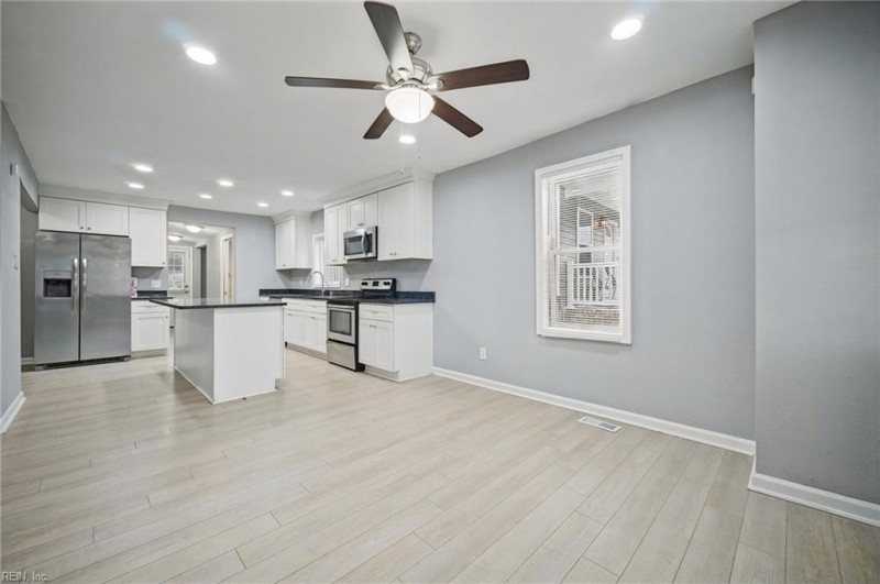 Photo 8 of 36 residential for sale in Portsmouth virginia