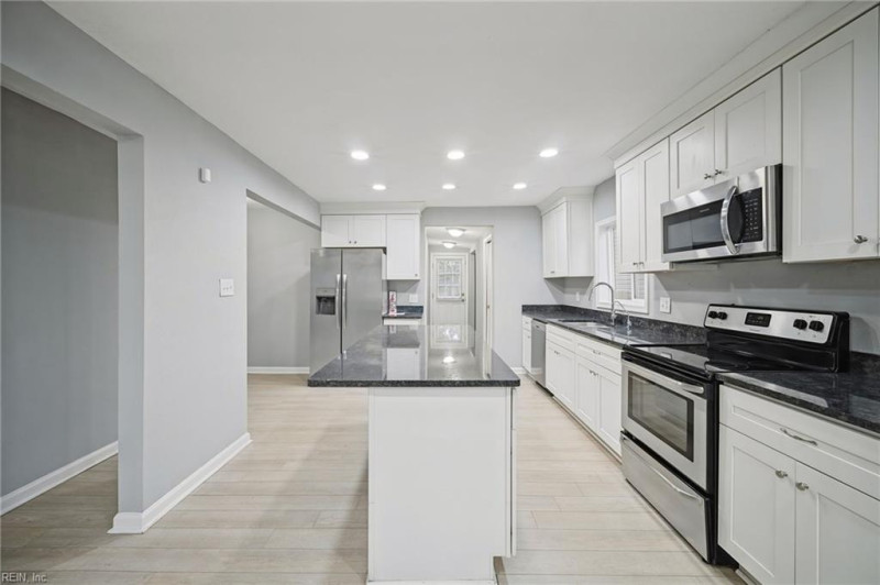 Photo 9 of 36 residential for sale in Portsmouth virginia