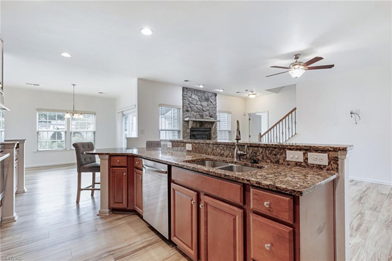 Photo 10 of 40 residential for sale in Newport News virginia