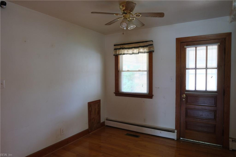 Photo 3 of 7 residential for sale in Portsmouth virginia