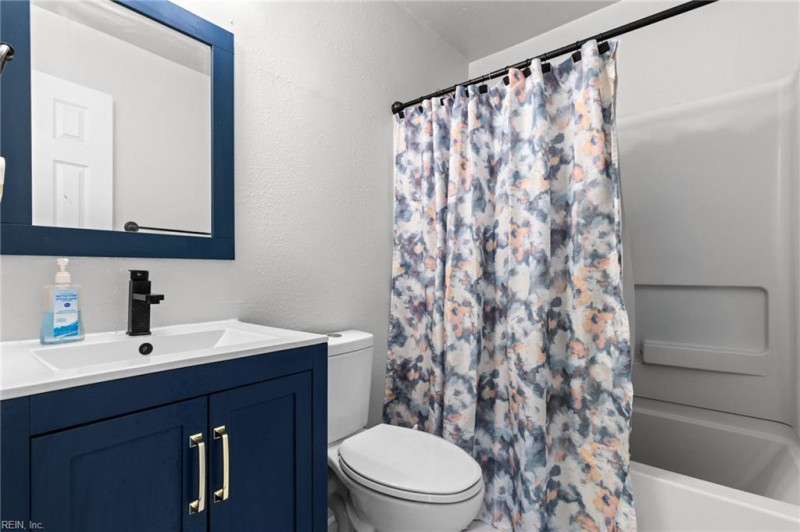 Photo 12 of 30 residential for sale in Portsmouth virginia