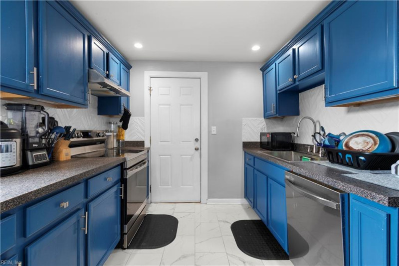 Photo 16 of 30 residential for sale in Portsmouth virginia