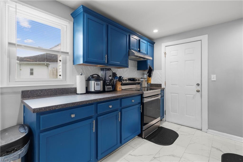 Photo 17 of 30 residential for sale in Portsmouth virginia