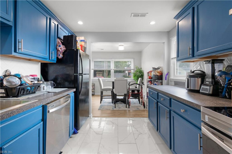 Photo 18 of 30 residential for sale in Portsmouth virginia