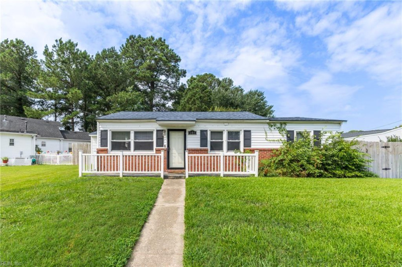 Photo 3 of 30 residential for sale in Portsmouth virginia