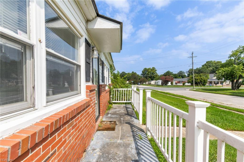 Photo 5 of 30 residential for sale in Portsmouth virginia
