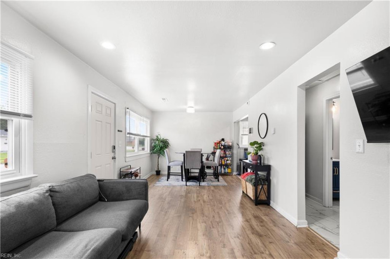 Photo 8 of 30 residential for sale in Portsmouth virginia