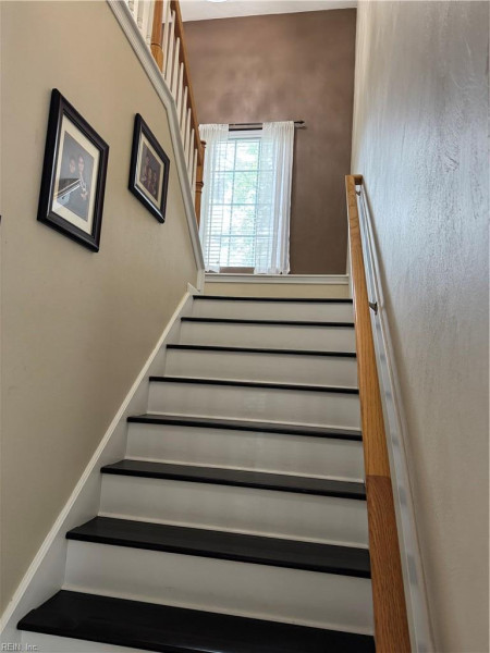 Photo 11 of 47 residential for sale in Chesapeake virginia