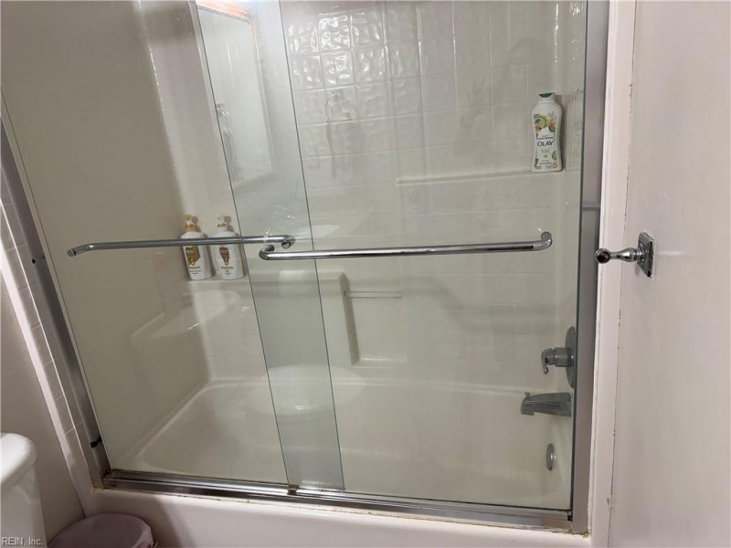 Photo 16 of 47 residential for sale in Chesapeake virginia