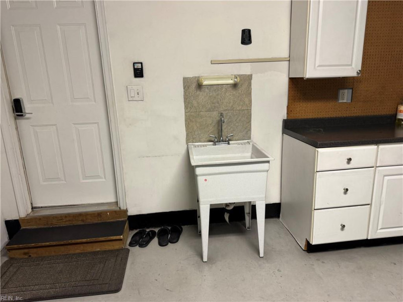 Photo 34 of 47 residential for sale in Chesapeake virginia