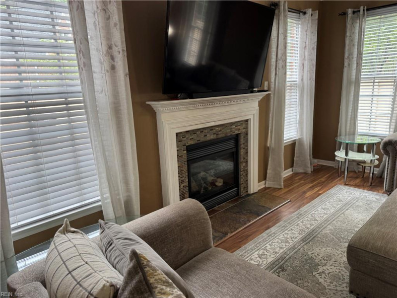 Photo 9 of 47 residential for sale in Chesapeake virginia