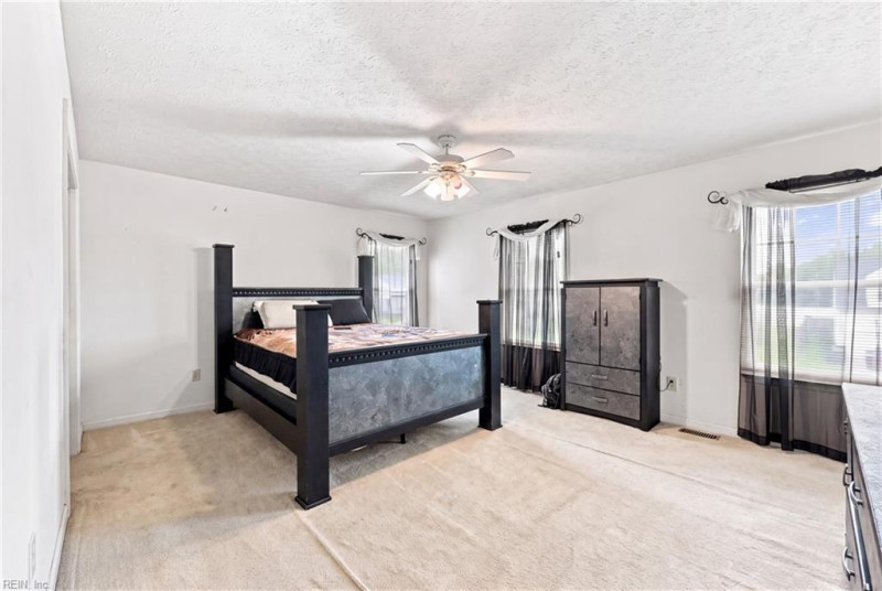 Photo 15 of 31 residential for sale in Hampton virginia