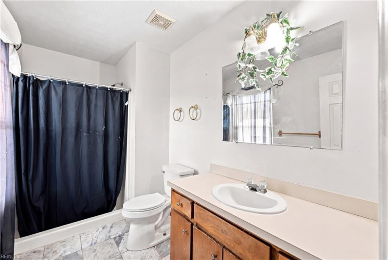 Photo 18 of 31 residential for sale in Hampton virginia