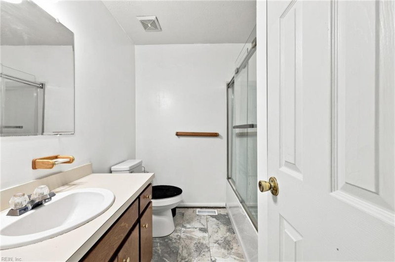 Photo 22 of 31 residential for sale in Hampton virginia