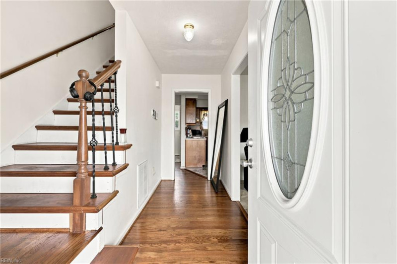 Photo 5 of 31 residential for sale in Hampton virginia