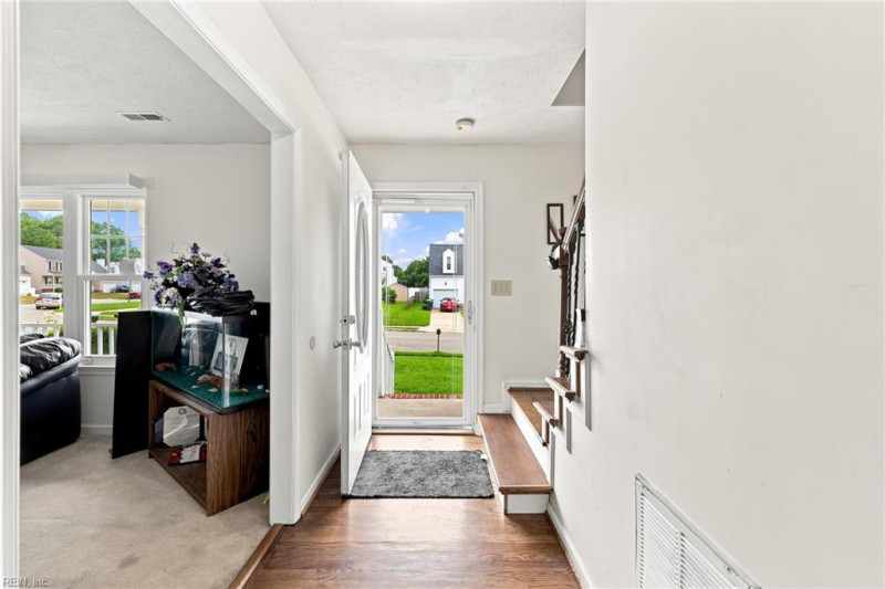 Photo 6 of 31 residential for sale in Hampton virginia