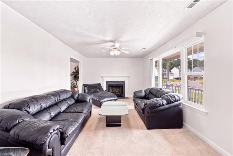 Photo 7 of 31 residential for sale in Hampton virginia