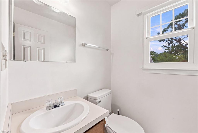 Photo 9 of 31 residential for sale in Hampton virginia