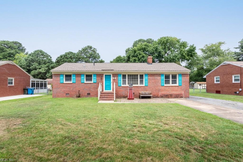Photo 1 of 37 residential for sale in Poquoson virginia