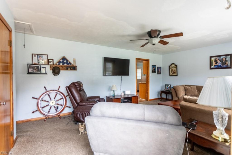 Photo 15 of 37 residential for sale in Poquoson virginia