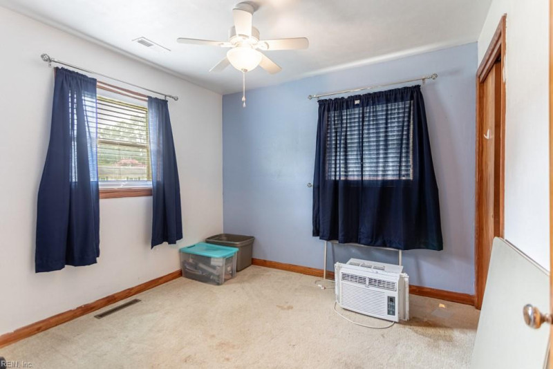 Photo 20 of 37 residential for sale in Poquoson virginia