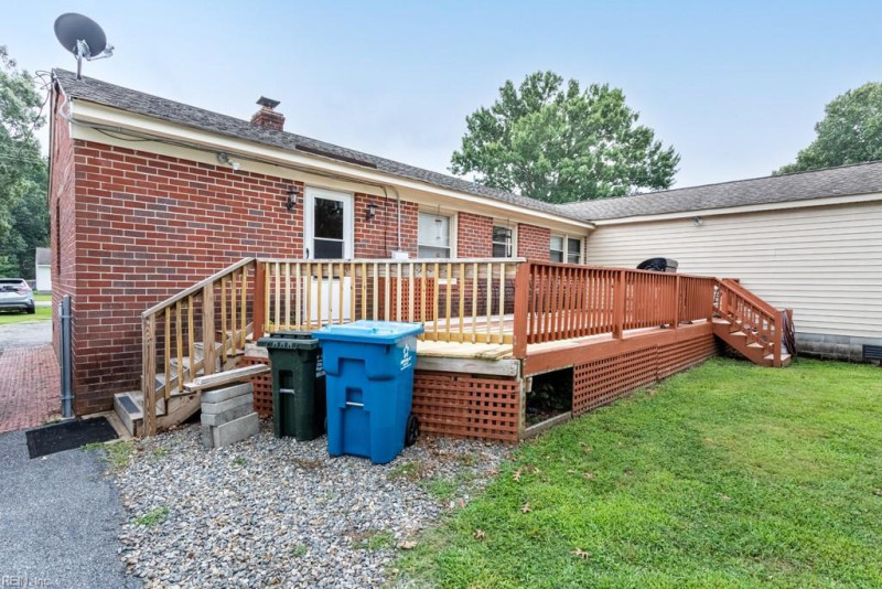Photo 3 of 37 residential for sale in Poquoson virginia