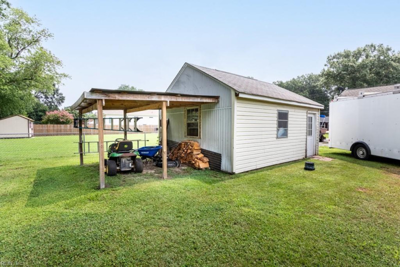 Photo 7 of 37 residential for sale in Poquoson virginia