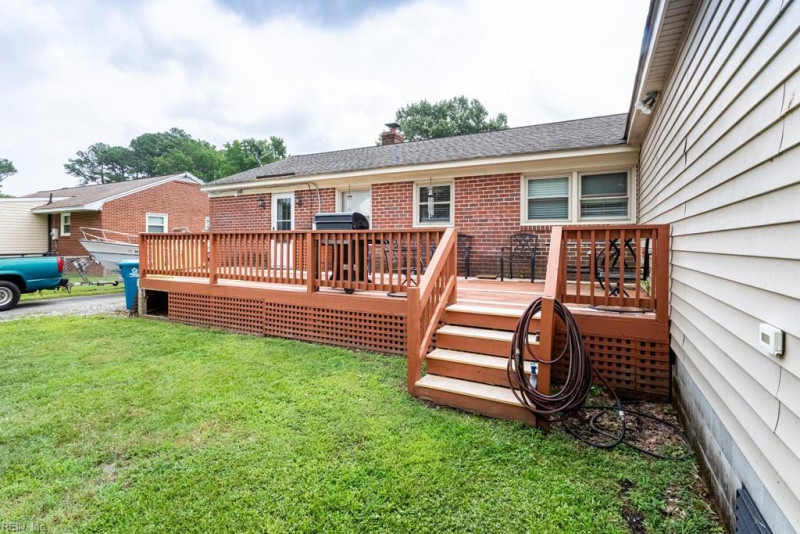 Photo 9 of 37 residential for sale in Poquoson virginia