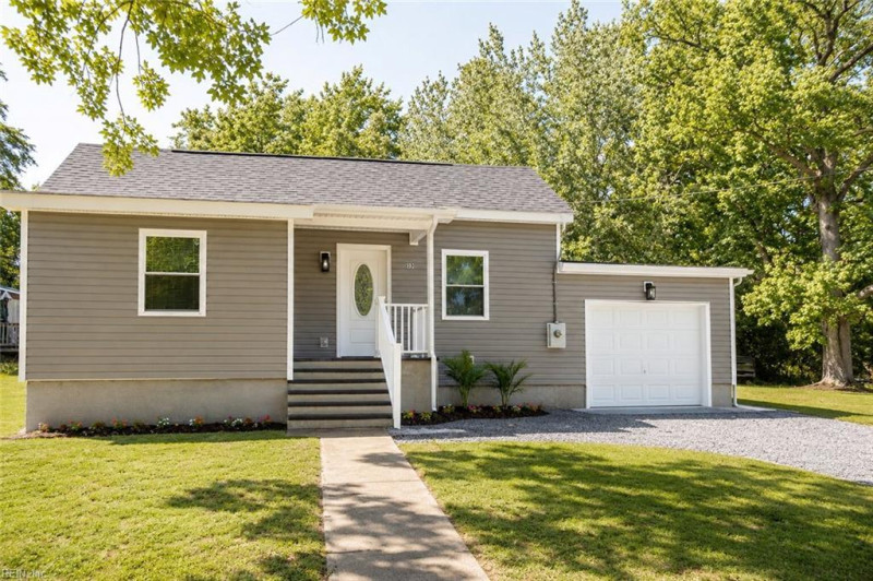 Photo 4 of 30 residential for sale in Isle of Wight County virginia