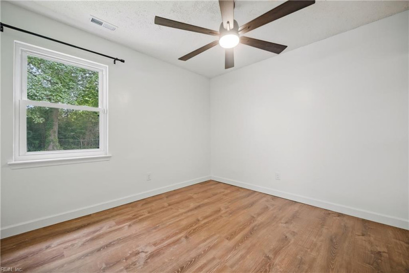 Photo 17 of 33 residential for sale in Norfolk virginia