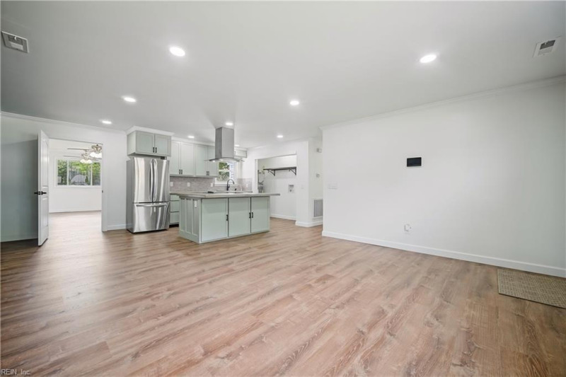 Photo 5 of 33 residential for sale in Norfolk virginia