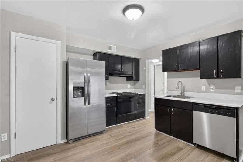 Photo 7 of 22 residential for sale in Virginia Beach virginia