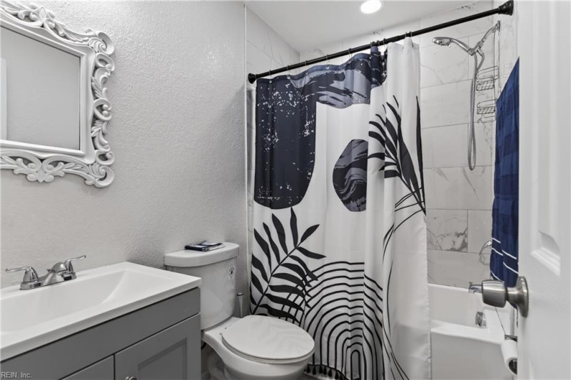 Photo 17 of 24 residential for sale in Norfolk virginia