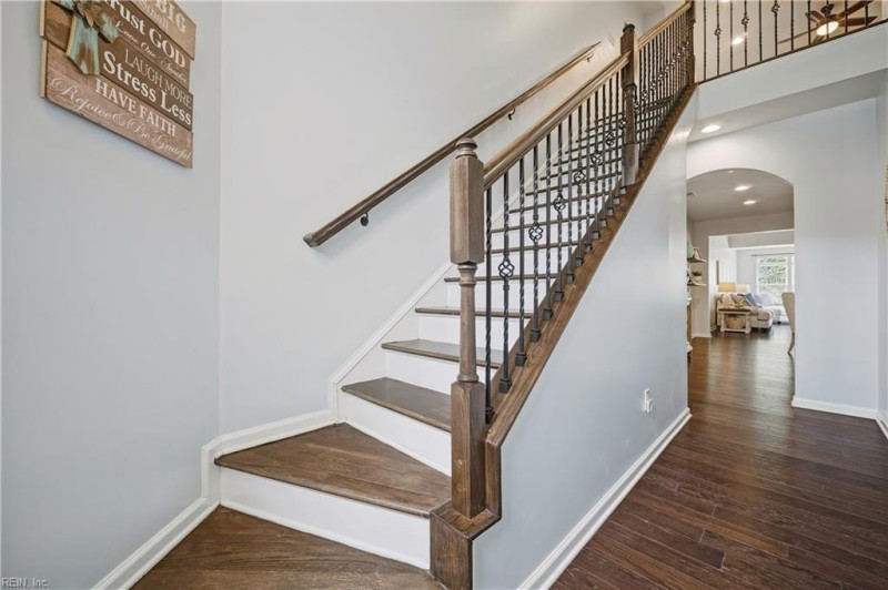 Photo 4 of 42 residential for sale in York County virginia