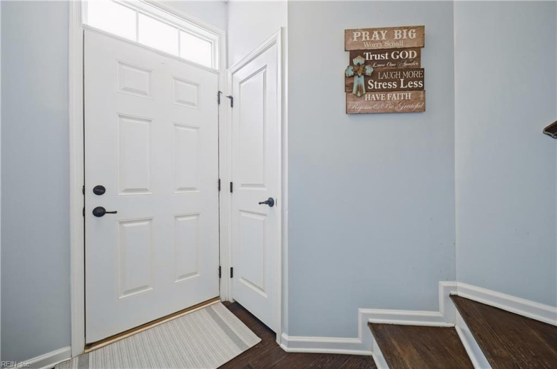 Photo 5 of 42 residential for sale in York County virginia