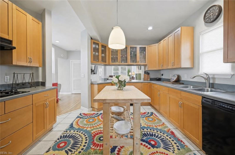 Photo 10 of 38 residential for sale in Norfolk virginia